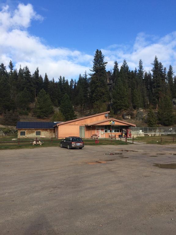 Lolo Hot Springs Hotel Exterior photo